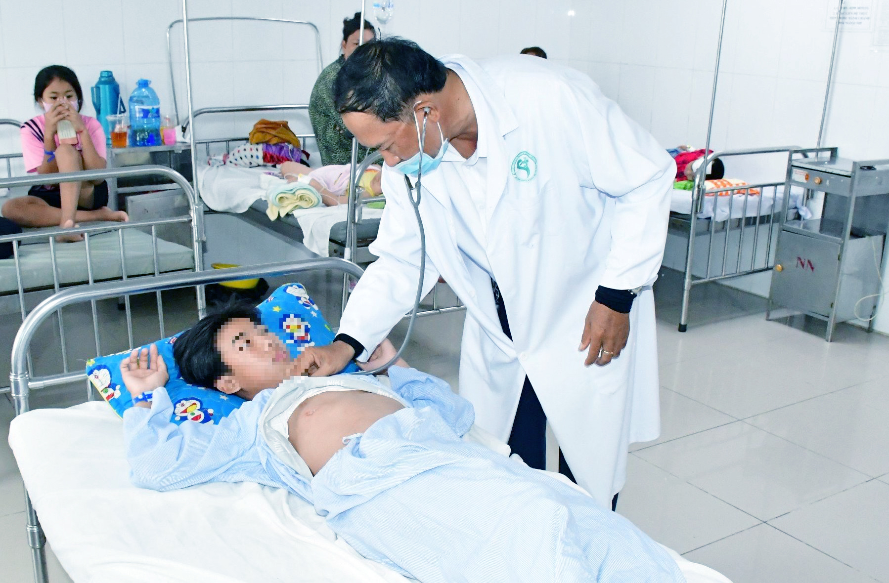 Hy hữu: Bé trai 14 tuổi bị ngạnh cá tra đâm vào lồng ngực- Ảnh 1. Hy hữu: Bé trai 14 tuổi bị ngạnh cá tra đâm vào lồng ngực- Ảnh 1.