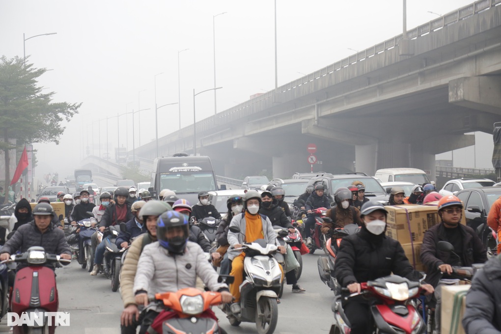 CSGT Hà Nội khuyến cáo người dân di chuyển trong thời tiết sương mù - 1 CSGT Hà Nội khuyến cáo người dân di chuyển trong thời tiết sương mù - 1