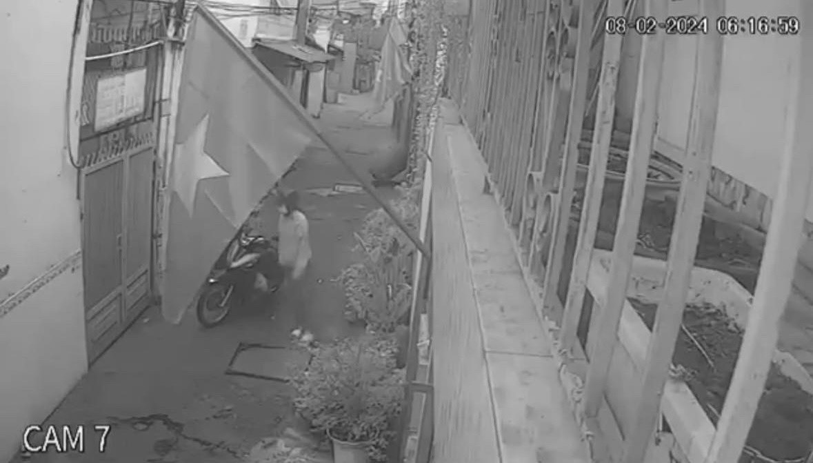 Cha mẹ khóc hết nước mắt vì con gái mất tích trước ngày về quê ăn Tết- Ảnh 1. Cha mẹ khóc hết nước mắt vì con gái mất tích trước ngày về quê ăn Tết- Ảnh 1.