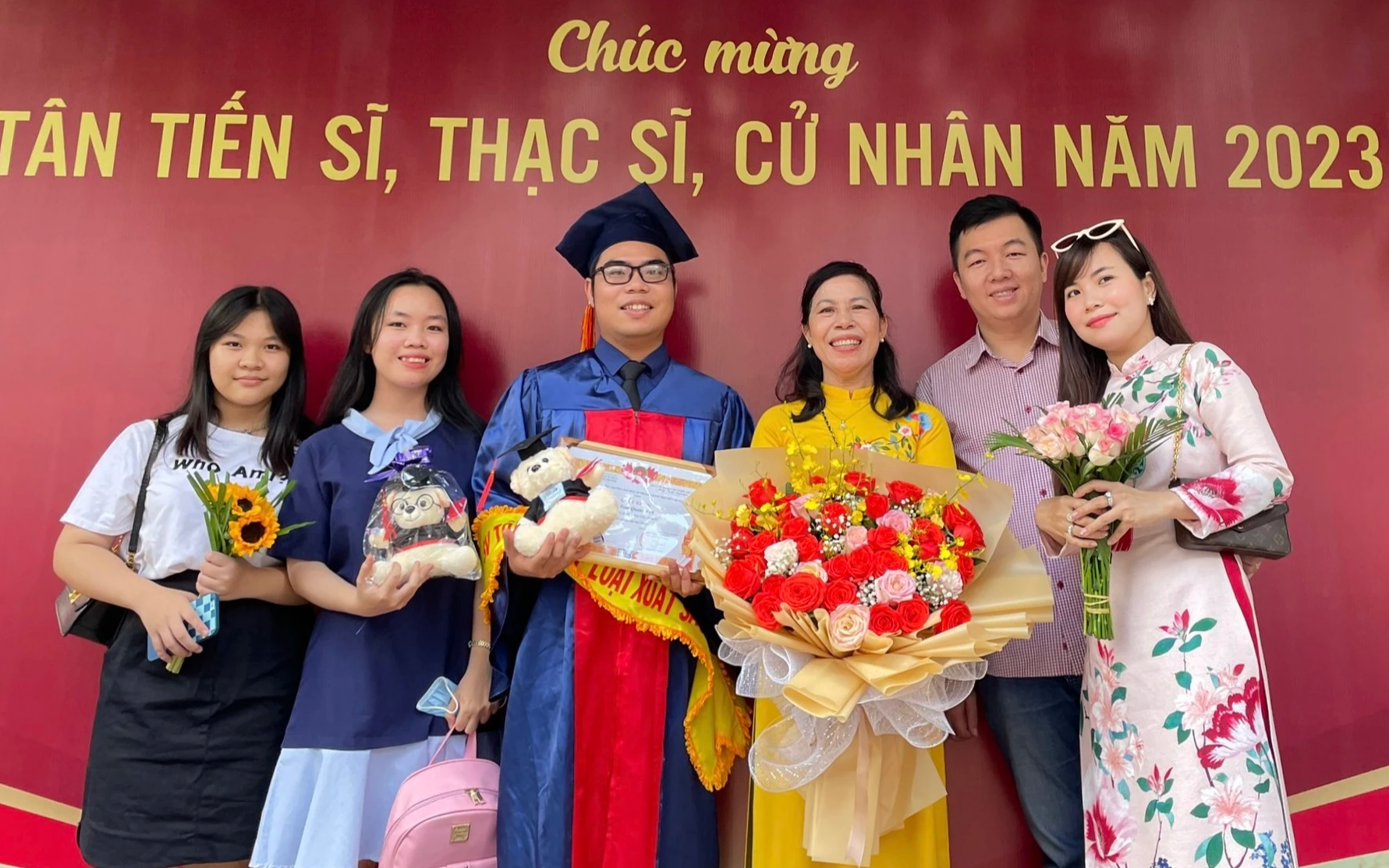 Chàng trai được TP.HCM tuyển dụng từ nguồn sinh viên xuất sắc- Ảnh 1. Chàng trai được TP.HCM tuyển dụng từ nguồn sinh viên xuất sắc- Ảnh 1.