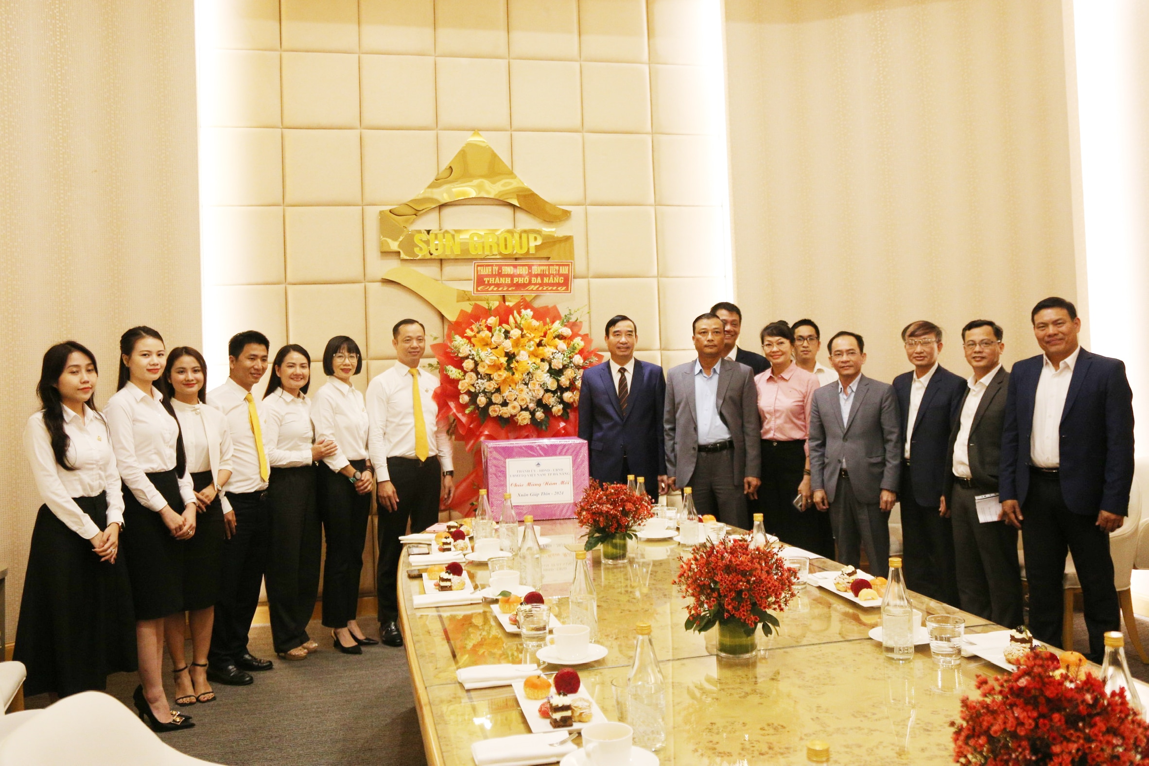 Chủ tịch Đà Nẵng thăm các doanh nghiệp dịch vụ, du lịch đầu năm- Ảnh 1.