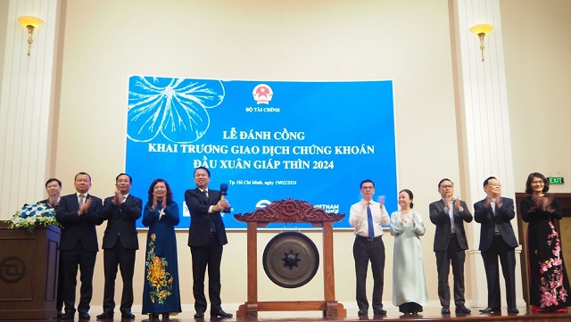 Chủ tịch Ủy ban Chứng khoán Nhà nước trao đổi về nâng hạng thị trường chứng khoán - Ảnh 2. Chủ tịch Ủy ban Chứng khoán Nhà nước trao đổi về nâng hạng thị trường chứng khoán - Ảnh 2.