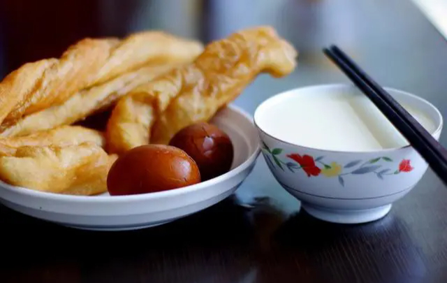 Chuyên gia chỉ rõ 3 bữa sáng "ưa thích của tế bào ung thư", giới trẻ đang ăn hàng ngày mà không biết- Ảnh 1. Chuyên gia chỉ rõ 3 bữa sáng "ưa thích của tế bào ung thư", giới trẻ đang ăn hàng ngày mà không biết- Ảnh 1.