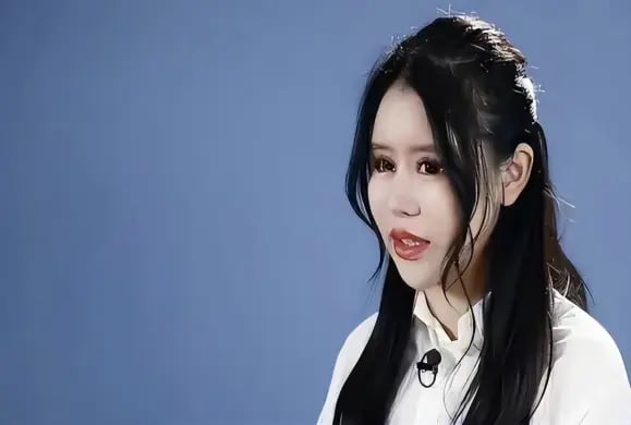Cô gái nghiện làm đẹp từ năm 13 tuổi, chi 14 tỷ đồng để phẫu thuật thẩm mỹ, hiện tại hối hận nhưng đã muộn màng - Ảnh 1. Cô gái nghiện làm đẹp từ năm 13 tuổi, chi 14 tỷ đồng để phẫu thuật thẩm mỹ, hiện tại hối hận nhưng đã muộn màng - Ảnh 1.