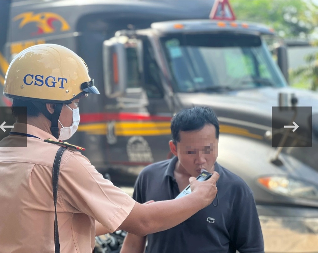 Côngan TP.Thủ Đức xử lý 28 trường hợp vi phạm nồng độ cồn trong 3 ngày Tết- Ảnh 1. Côngan TP.Thủ Đức xử lý 28 trường hợp vi phạm nồng độ cồn trong 3 ngày Tết- Ảnh 1.