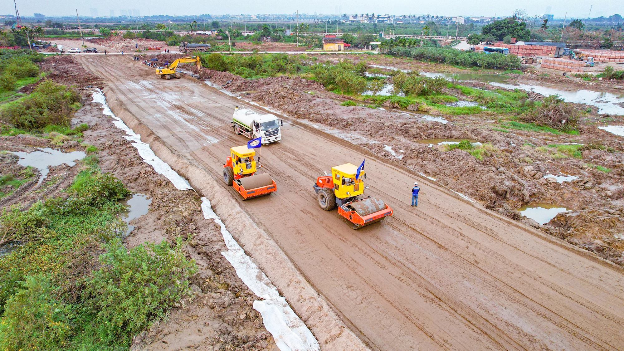 Đại công trường giao thông Thủ đô tất bật sau Tết
- Ảnh 1. Đại công trường giao thông Thủ đô tất bật sau Tết
- Ảnh 1.