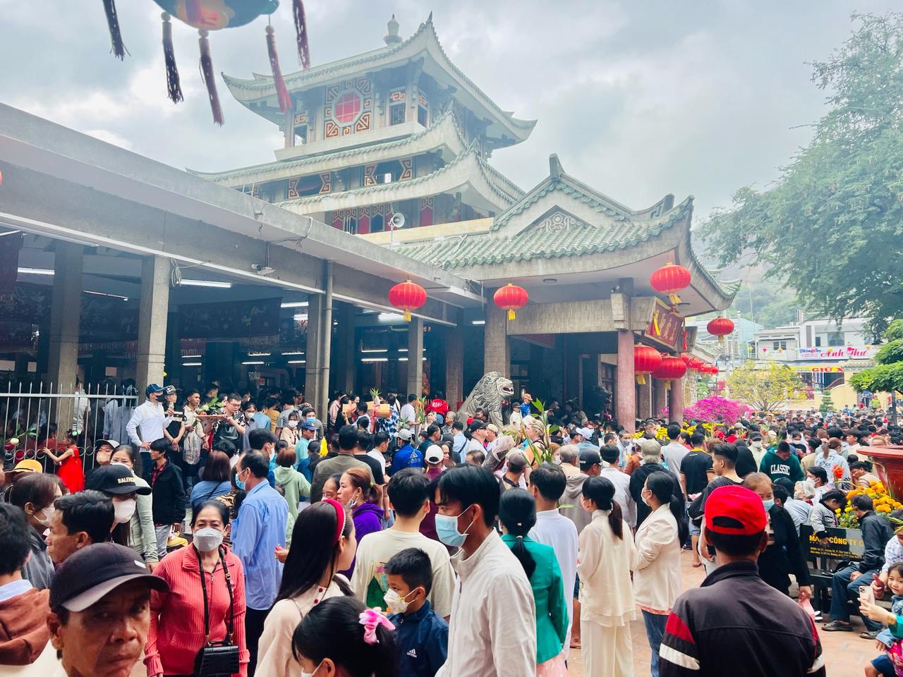 Địa điểm hành hương lý tưởng cho du khách khi đến Châu Đốc- Ảnh 2. Địa điểm hành hương lý tưởng cho du khách khi đến Châu Đốc- Ảnh 2.
