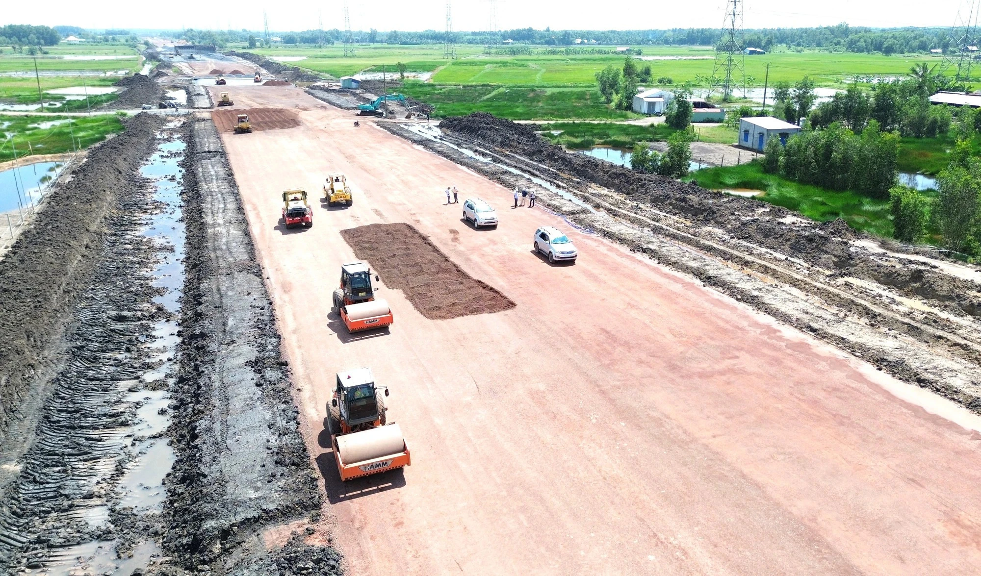 Điểm danh các gói thầu chậm tiến độ tại dự án cao tốc Bến Lức - Long Thành- Ảnh 1. Điểm danh các gói thầu chậm tiến độ tại dự án cao tốc Bến Lức - Long Thành- Ảnh 1.