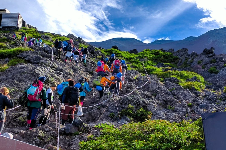 Nhật Bản: Dự kiến tăng phí với người leo núi Phú Sĩ ảnh 1