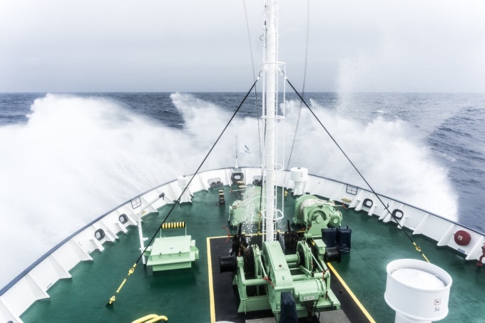 Tàu thuyền vượt eo biển Drake phải chống chọi với những điều kiện khắc nghiệt. Ảnh: Oceanwide expeditions