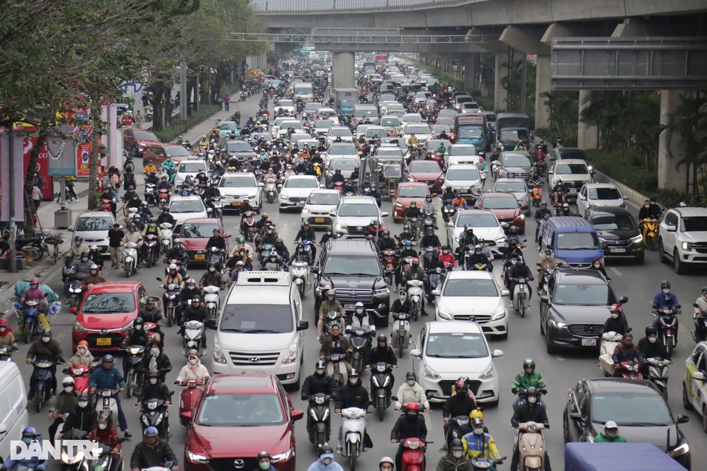 Giao thông ùn tắc ngày cận Tết, CSGT khuyến cáo gì với người dân? - 1 Giao thông ùn tắc ngày cận Tết, CSGT khuyến cáo gì với người dân? - 1