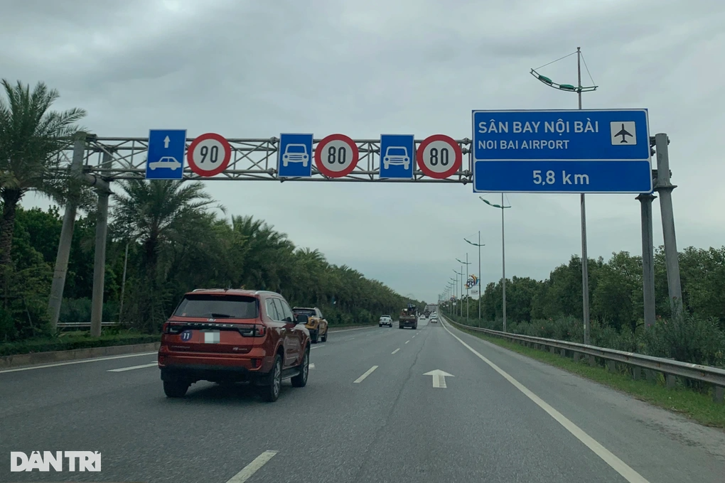 Giới hạn tốc độ theo làn gây khó cho ô tô muốn vượt xe chạy bám làn trái? - 1 Giới hạn tốc độ theo làn gây khó cho ô tô muốn vượt xe chạy bám làn trái? - 1