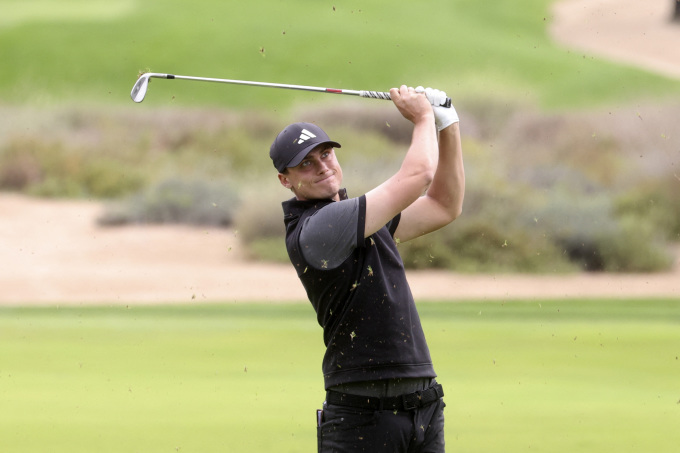 Ludwig Aberg, khi còn chưa lên chuyên nghiệp, tại giải Dubai Desert Classic 2023 trên sân Emirates Golf Club, Dubai ngày 27/1/2023. Ảnh: AFP