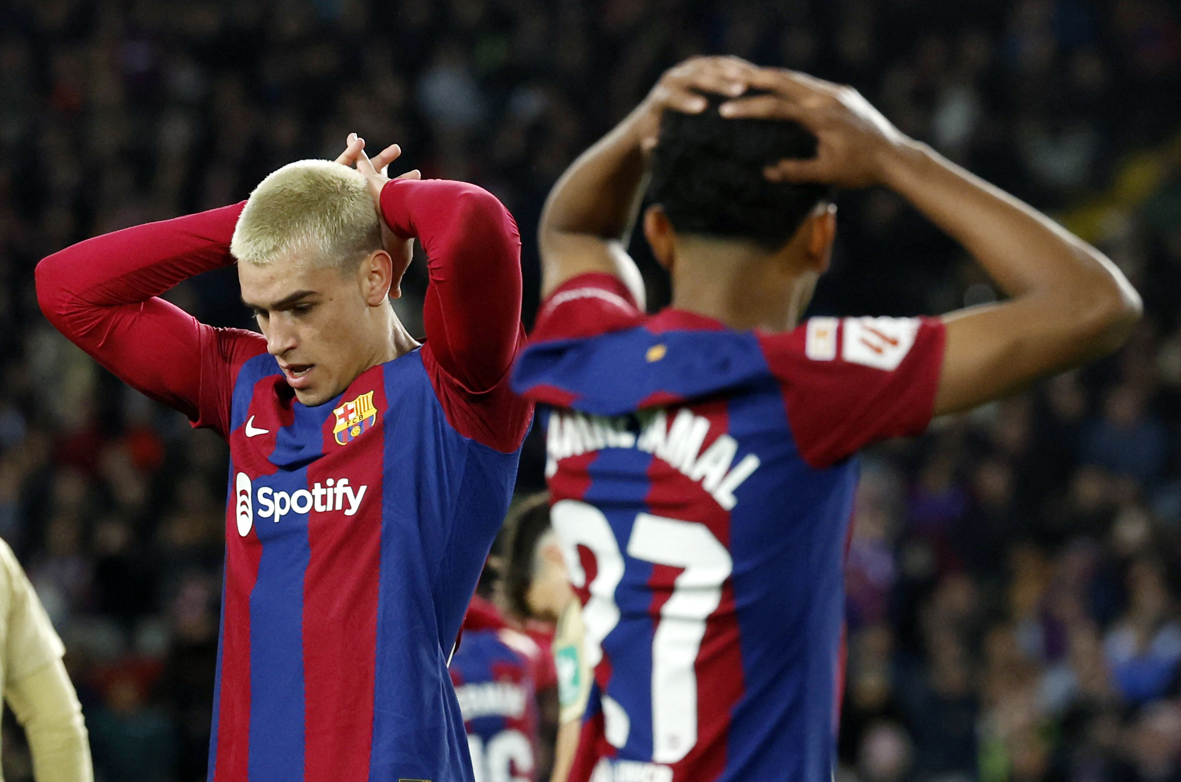 HLV Xavi tức giận sau khi Barca hòa Granada, bị Real Madrid bỏ xa 10 điểm- Ảnh 1.