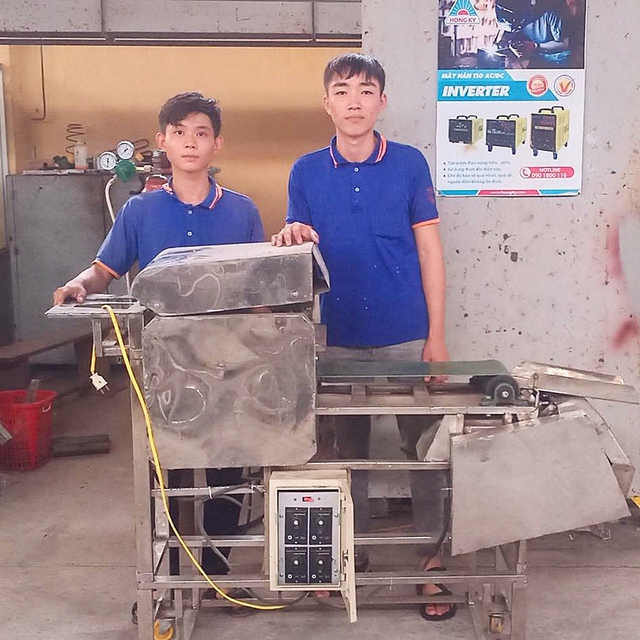 Hai nam sinh kiếm hơn chục triệu đồng/tháng từ những chiếc máy đơn giản - Ảnh 2. Hai nam sinh kiếm hơn chục triệu đồng/tháng từ những chiếc máy đơn giản - Ảnh 2.