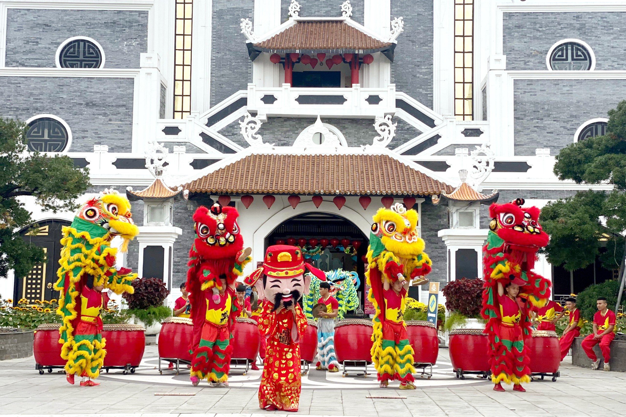 Hàng chục ngàn du khách đến Tây Ninh, Đà Nẵng du xuân, cầu an- Ảnh 5. Hàng chục ngàn du khách đến Tây Ninh, Đà Nẵng du xuân, cầu an- Ảnh 5.