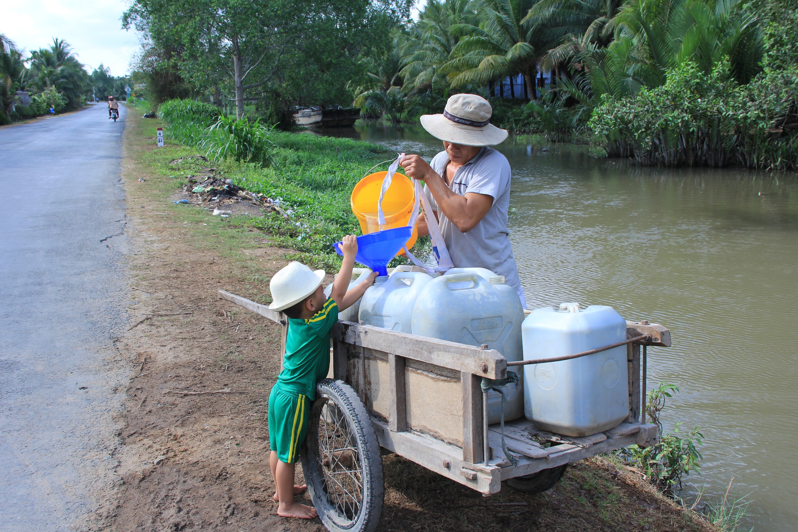 Hầu hết nước máy ở Bến Tre bị xâm nhập mặn vượt ngưỡng cho phép- Ảnh 1. Hầu hết nước máy ở Bến Tre bị xâm nhập mặn vượt ngưỡng cho phép- Ảnh 1.