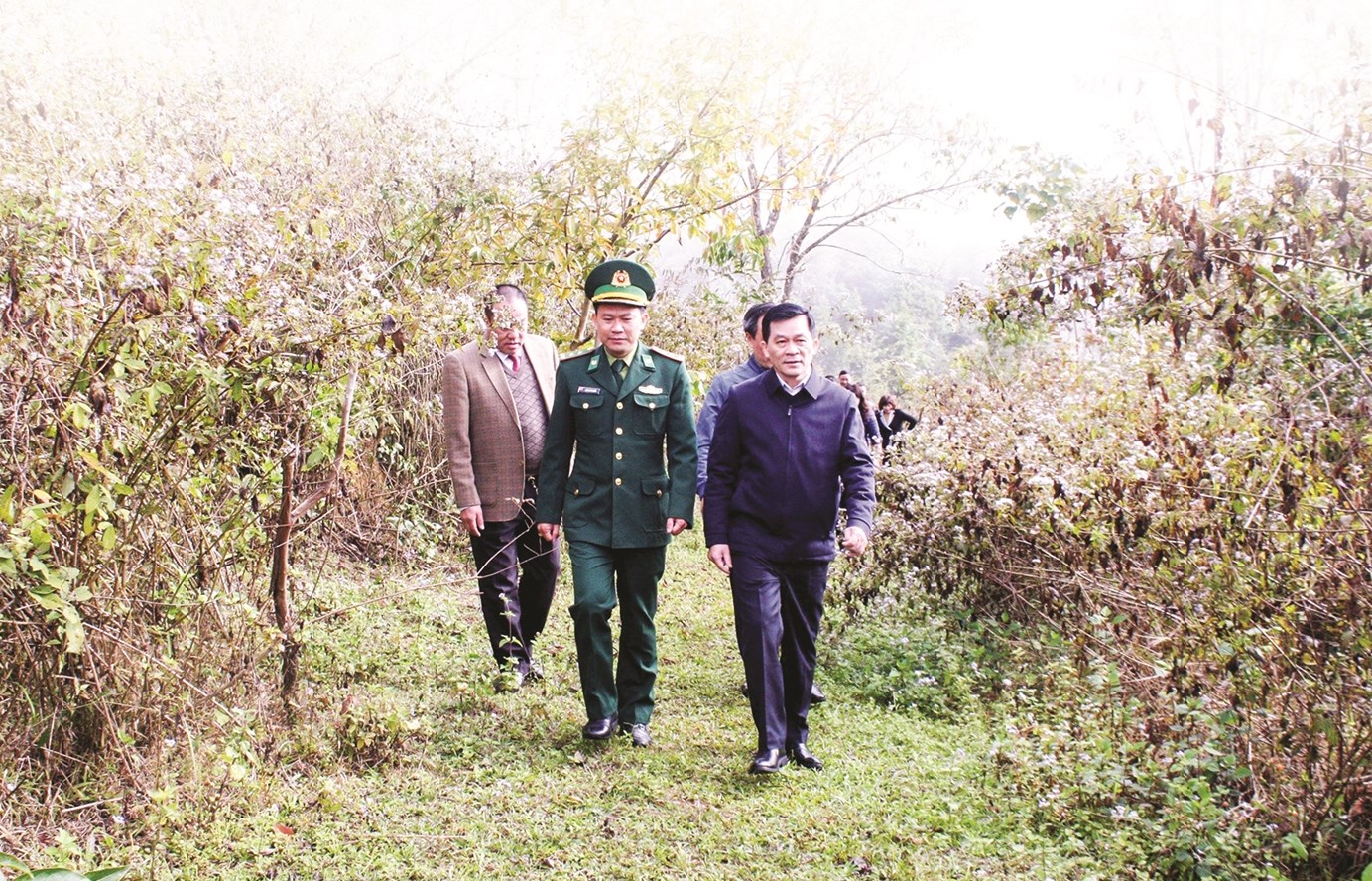 Bí thư Đảng uỷ, Thứ trưởng, Phó Chủ nhiệm UBDT Nông Quốc Tuấn đến thăm cột mốc biên giới tại A Pa Chải, tỉnh Điện Biên. (Ảnh chụp năm 2023) Bí thư Đảng uỷ, Thứ trưởng, Phó Chủ nhiệm UBDT Nông Quốc Tuấn đến thăm cột mốc biên giới tại A Pa Chải, tỉnh Điện Biên. (Ảnh chụp năm 2023)