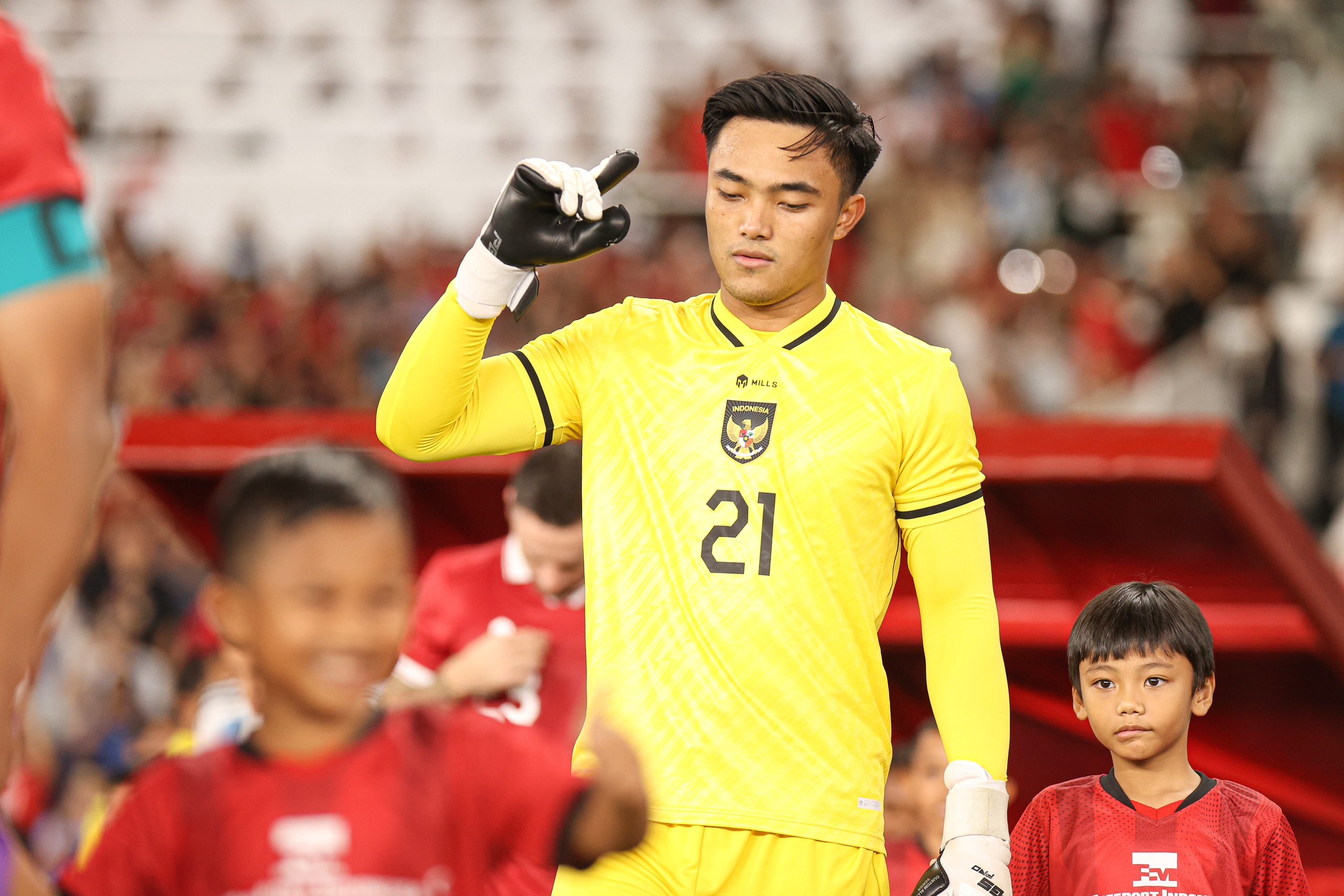 Indonesia hồi hộp chờ tin vui từ thủ môn từng làm nản lòng đội tuyển Việt Nam- Ảnh 1. Indonesia hồi hộp chờ tin vui từ thủ môn từng làm nản lòng đội tuyển Việt Nam- Ảnh 1.