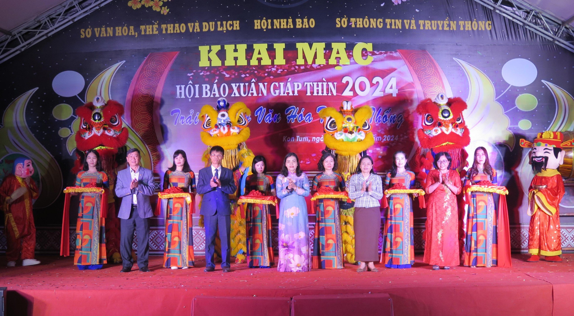 kon tum khai mac hoi bao xuan giap thin trai nghiem van hoa truyen thong hinh 1