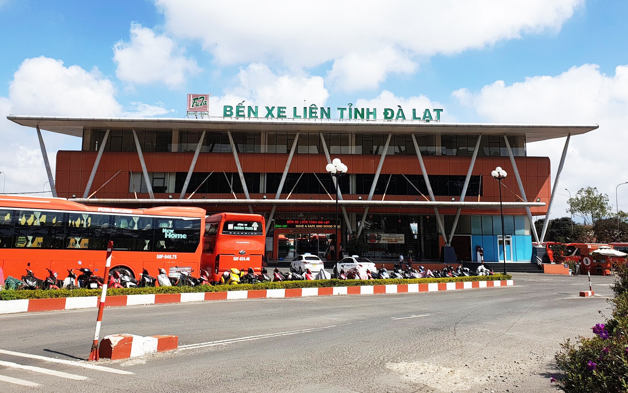 Lâm Đồng cho phụ thu vé xe dịp Tết Nguyên đán từ 40 - 60%- Ảnh 1.