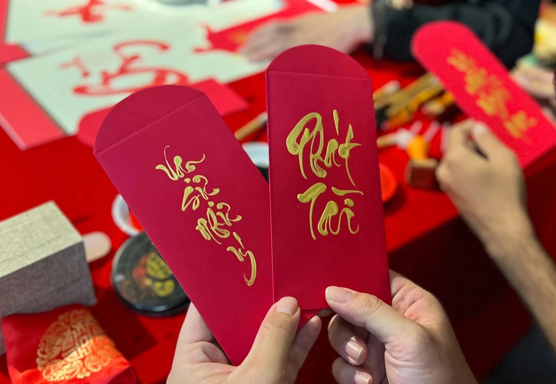 Lì xì không bằng tiền, được không?- Ảnh 1. Lì xì không bằng tiền, được không?- Ảnh 1.