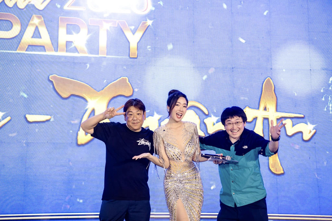 MC song ngữ Nghệ An: Năm mới muốn trở thành chú rồng dám bay cao nghĩ lớn - 4 MC song ngữ Nghệ An: Năm mới muốn trở thành chú rồng dám bay cao nghĩ lớn - 4
