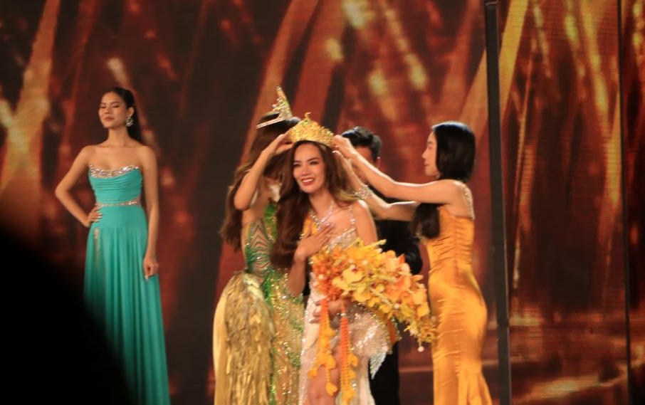 Màn ứng xử ấn tượng của tân Miss Grand Vietnam 2023 Lê Hoàng Phương - Ảnh 1. Màn ứng xử ấn tượng của tân Miss Grand Vietnam 2023 Lê Hoàng Phương - Ảnh 1.
