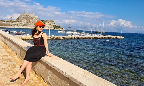 Mở cửa du lịch, nhìn từ đảo Corfu - Ảnh 1.