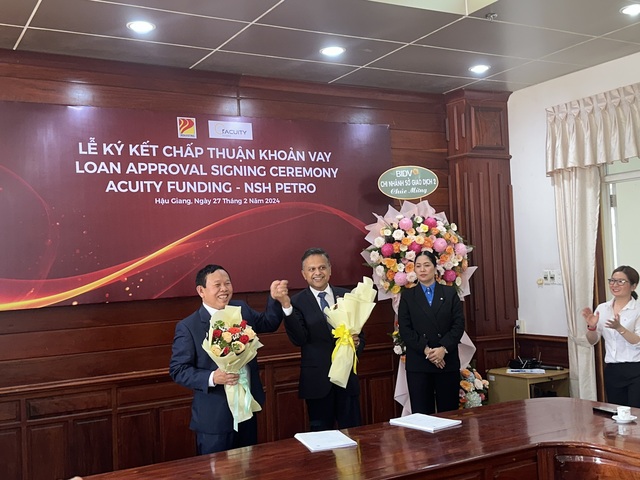 Ảnh: Quang Minh Nhật: 1/ Ông Mai Văn Huy (trái) và ông Ranjit Thambyrajah tại lễ ký kết Ảnh: Quang Minh Nhật: 1/ Ông Mai Văn Huy (trái) và ông Ranjit Thambyrajah tại lễ ký kết