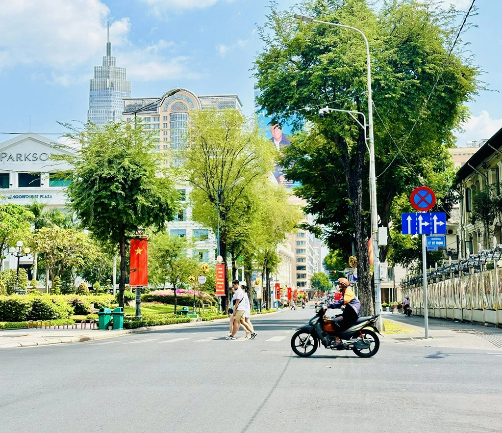 Nam bộ nắng nóng bất thường- Ảnh 1. Nam bộ nắng nóng bất thường- Ảnh 1.
