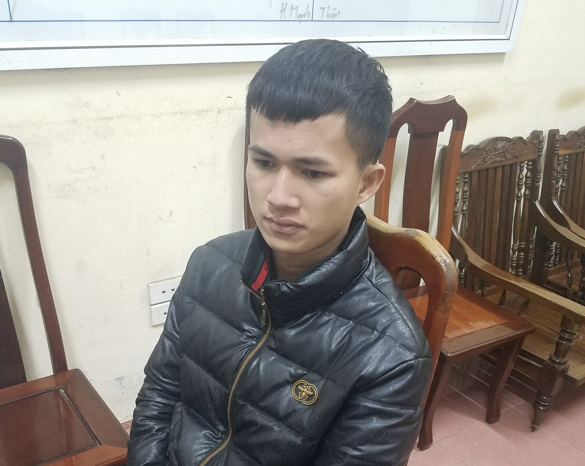 Nam thanh niên dương tính với ma túy, lái xe tông thẳng vào CSCĐ- Ảnh 1. Nam thanh niên dương tính với ma túy, lái xe tông thẳng vào CSCĐ- Ảnh 1.