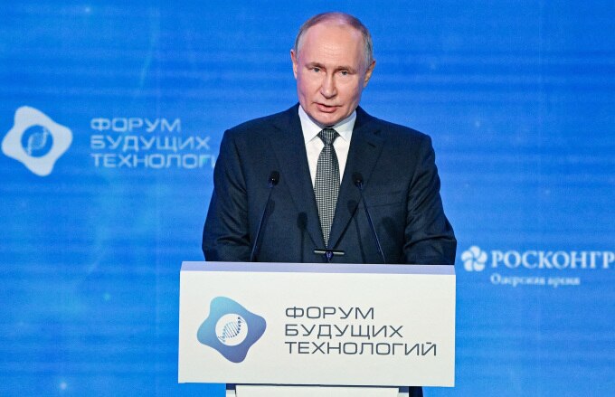 Tổng thống Vladimir Putin phát biểu tại diễn đàn công nghệ ở Moskva, Nga, ngày 14/2. Ảnh: Reuters