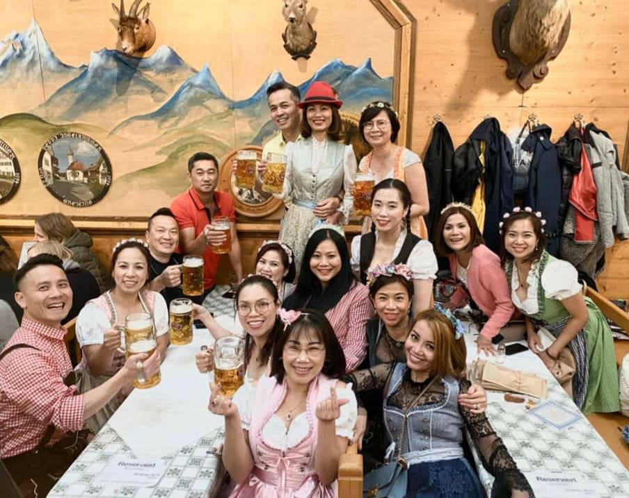 Người Việt với niềm vui hội ngộ tại lễ hội bia Oktober fest - Ảnh 1. Người Việt với niềm vui hội ngộ tại lễ hội bia Oktober fest - Ảnh 1.