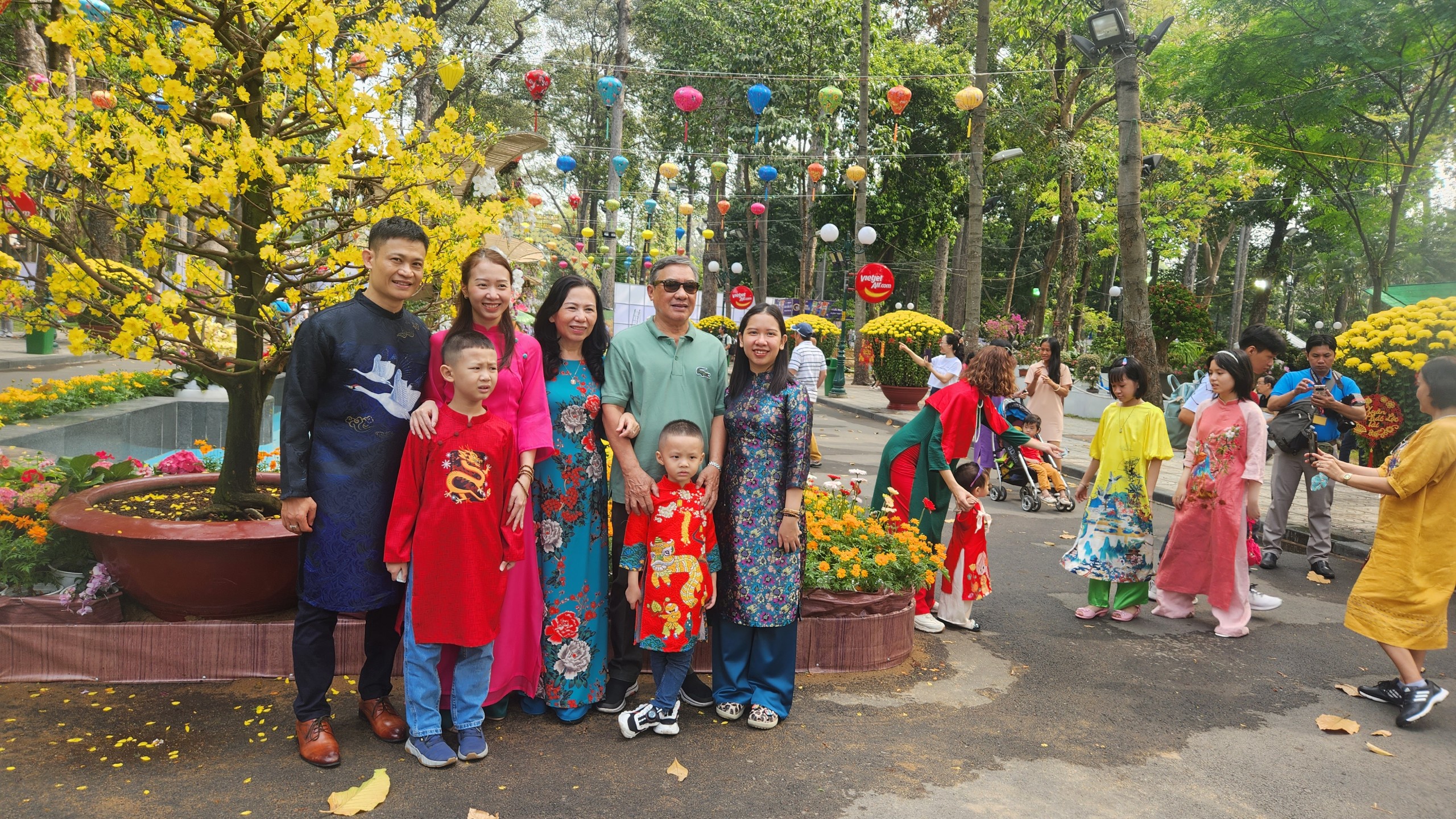 Hội hoa xuân TP.HCM khoe sắc thu hút người dân Hội hoa xuân TP.HCM khoe sắc thu hút người dân