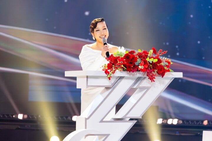 Mỹ Linh nhận giải thưởng "Chị đẹp của năm".
