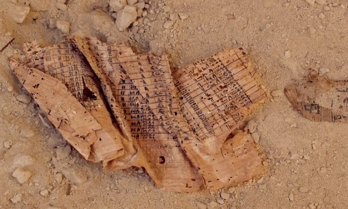 Tình trạng khô cằn ở Wadi al-Jarf giúp bảo quản cuộn giấy cói của Merer. Ảnh: The Past
