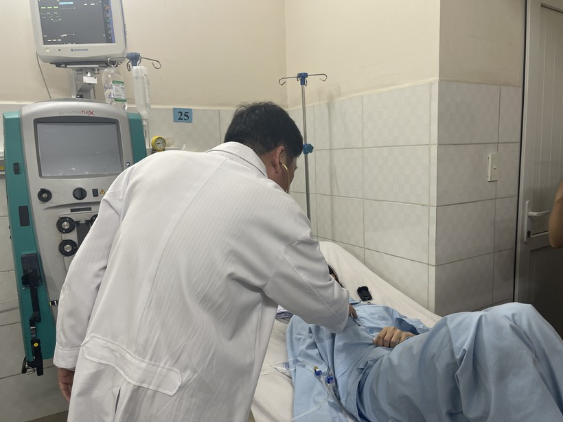 Nữ sinh viên suy hô hấp nặng khi uống 'nước vui' tại tiệc sinh nhật - Ảnh 1. Nữ sinh viên suy hô hấp nặng khi uống 'nước vui' tại tiệc sinh nhật - Ảnh 1.