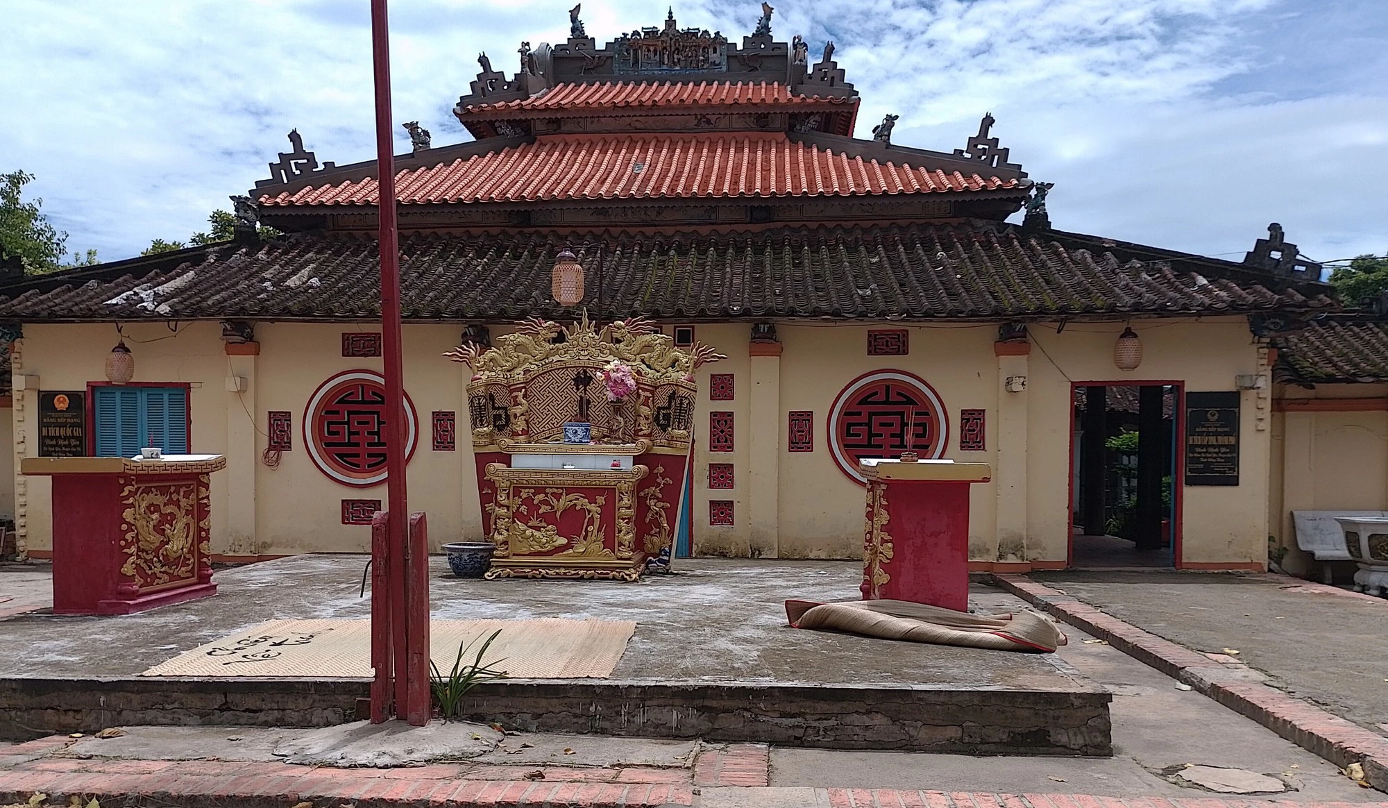 Nửa đêm đi mua chiếu ở chợ ma Đồng Tháp - Ảnh 1. Nửa đêm đi mua chiếu ở chợ ma Đồng Tháp - Ảnh 1.