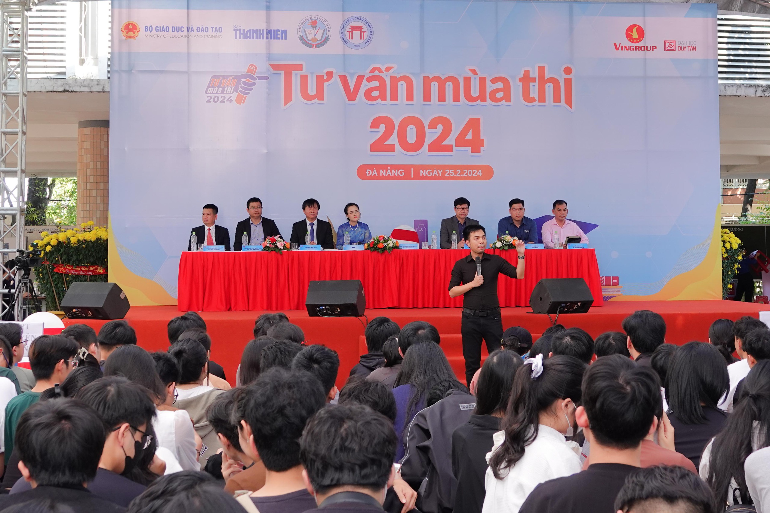 Tư vấn mùa thi: 'Ở bất cứ nơi đâu, phải luôn có năng lực tự thân'- Ảnh 1. Tư vấn mùa thi: 'Ở bất cứ nơi đâu, phải luôn có năng lực tự thân'- Ảnh 1.