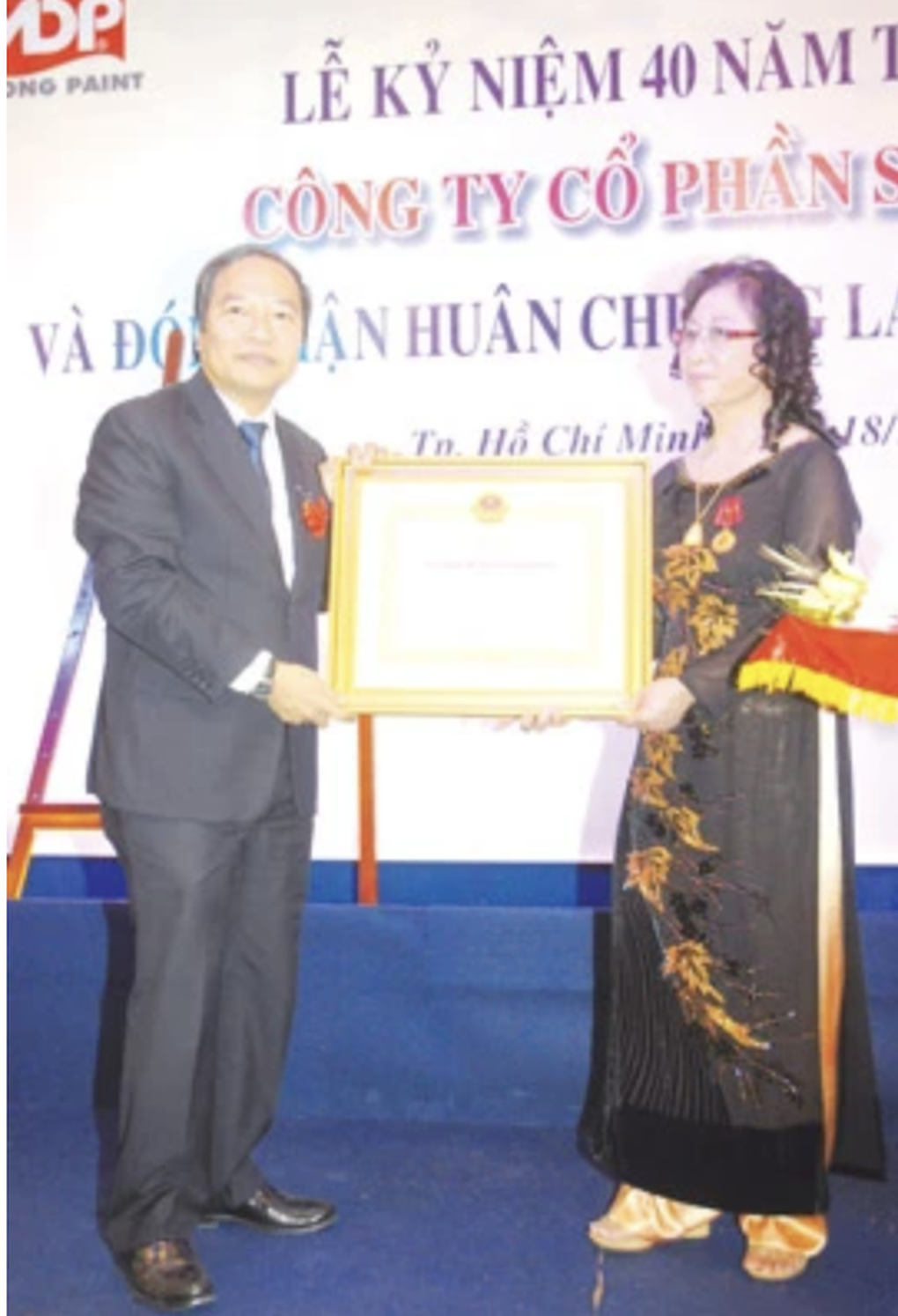 Ông bà nhà người ta: U90 vẫn là chủ tịch, CEO công ty nghìn tỷ đồng - 1 Ông bà nhà người ta: U90 vẫn là chủ tịch, CEO công ty nghìn tỷ đồng - 1