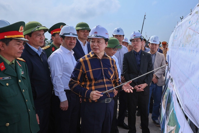 Phó thủ tướng Trần Hồng Hà kiểm tra tiến độ dự án đường dây 500kV- Ảnh 1. Phó thủ tướng Trần Hồng Hà kiểm tra tiến độ dự án đường dây 500kV- Ảnh 1.