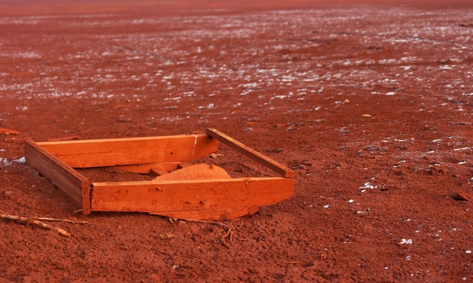 Các nhà nghiên cứu tìm cách biến bùn đỏ thải từ sản xuất nhôm thành sắt. Ảnh: Depositphotos