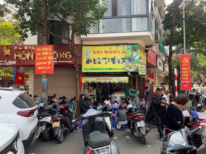 Quán ăn, quán cà phê tại Hà Nội đông nghịt khách ngày mùng 3 Tết