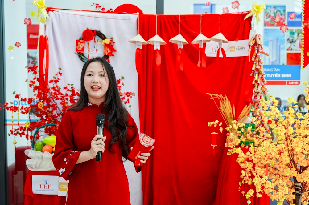 Rộn ràng không gian tết tại giảng đường ĐH- Ảnh 9. Rộn ràng không gian tết tại giảng đường ĐH- Ảnh 9.