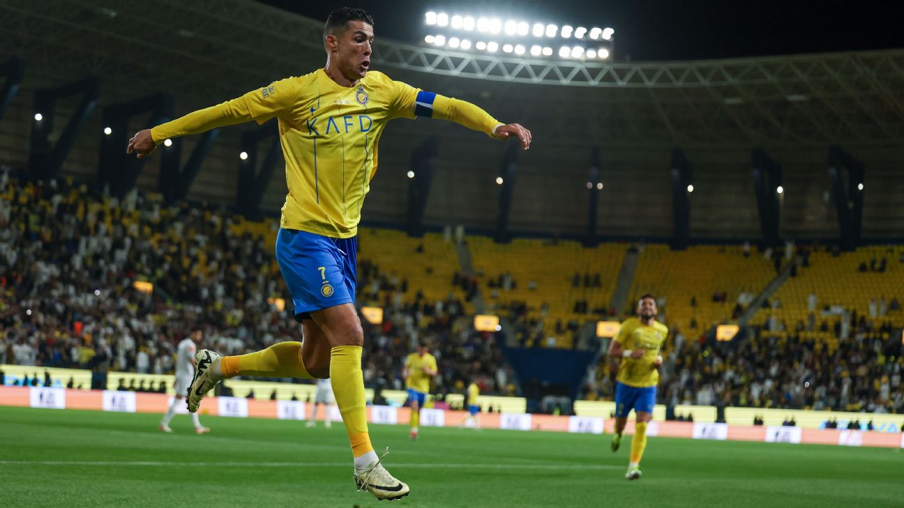 Ronaldo lại ghi bàn giúp Al Nassr thắng trận, vượt mặt Messi ở thống kê bất ngờ- Ảnh 1. Ronaldo lại ghi bàn giúp Al Nassr thắng trận, vượt mặt Messi ở thống kê bất ngờ- Ảnh 1.