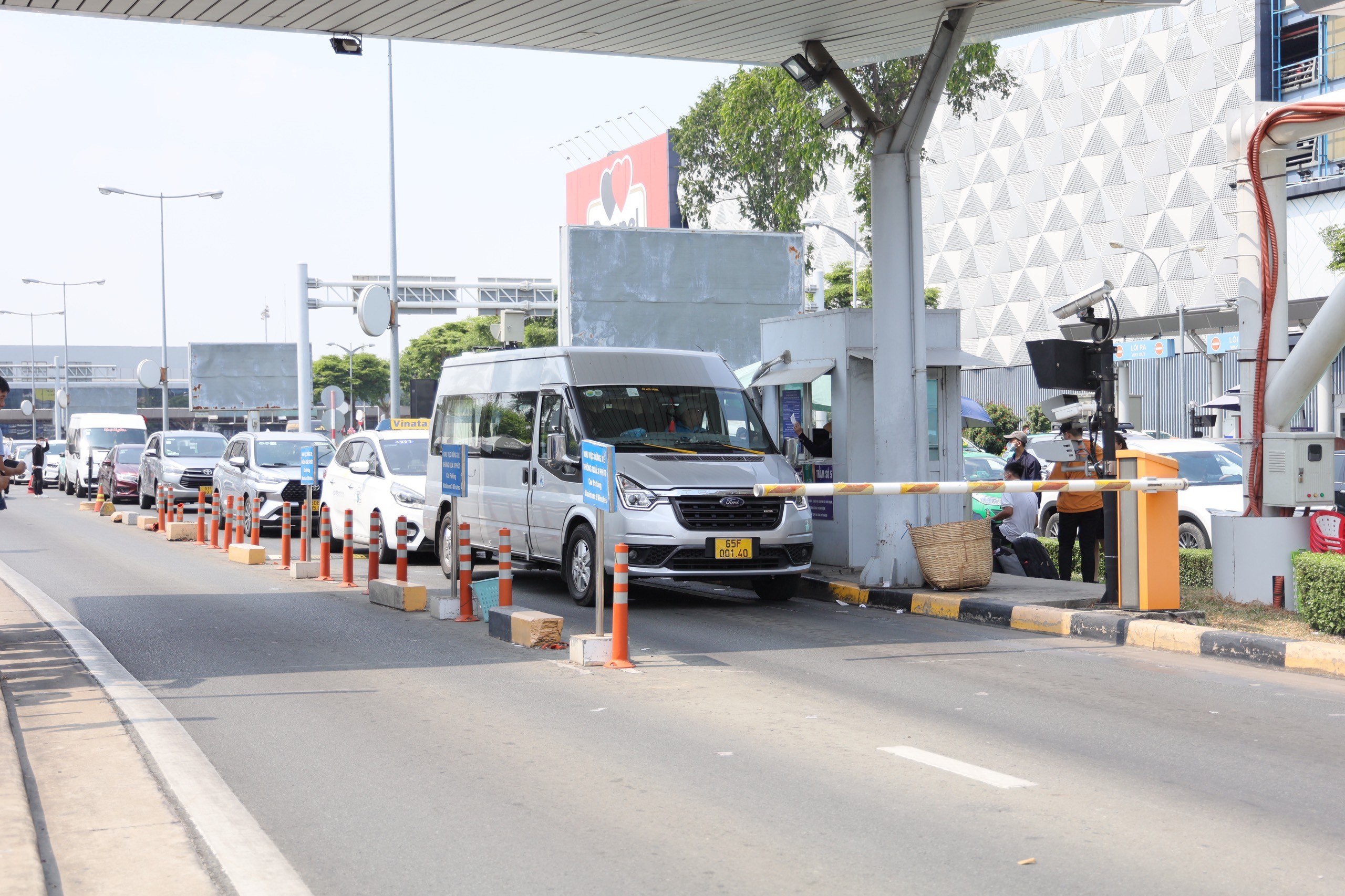 Sự kiện - Sân bay Tân Sơn Nhất chính thức thu phí không dừng