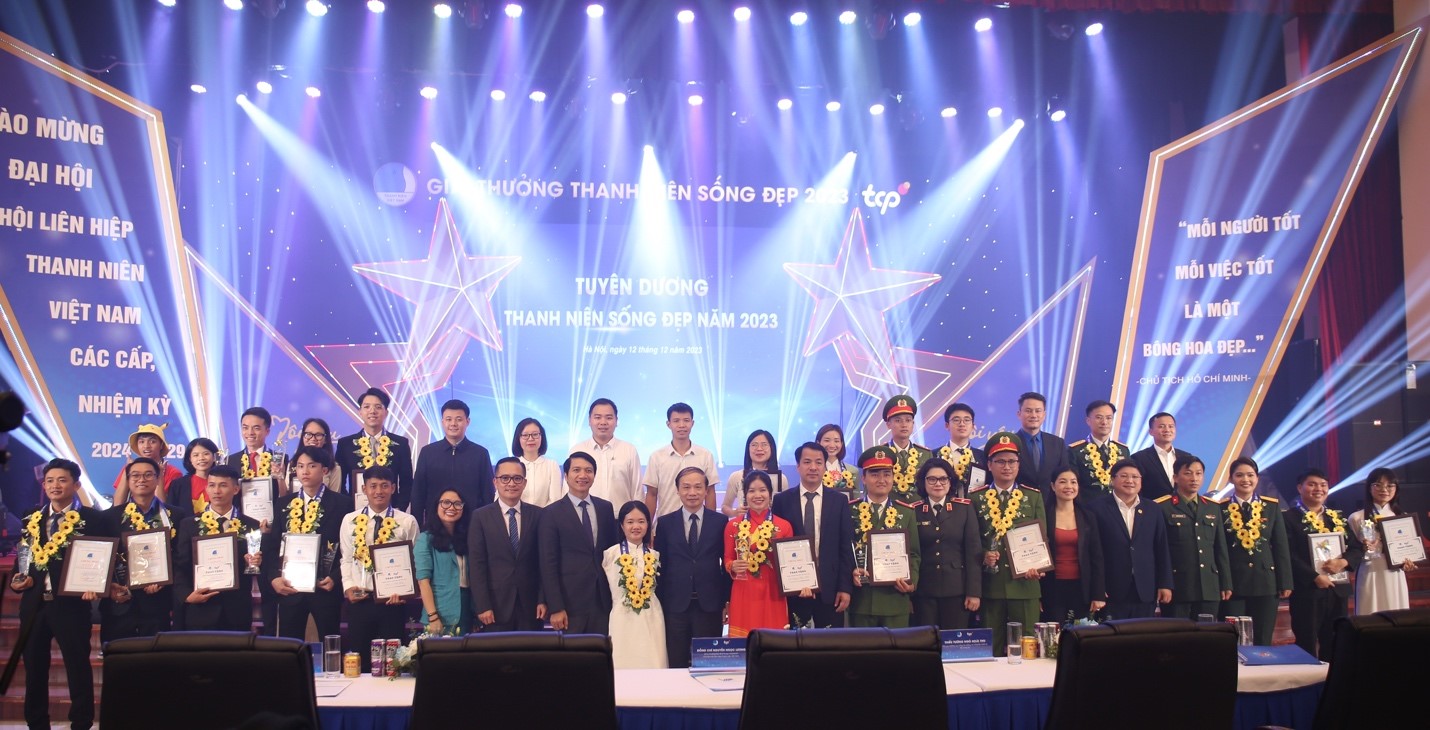 Đoàn đại biểu tại Lễ trao giải thưởng "Thanh niên sống đẹp" năm 2023 Đoàn đại biểu tại Lễ trao giải thưởng "Thanh niên sống đẹp" năm 2023
