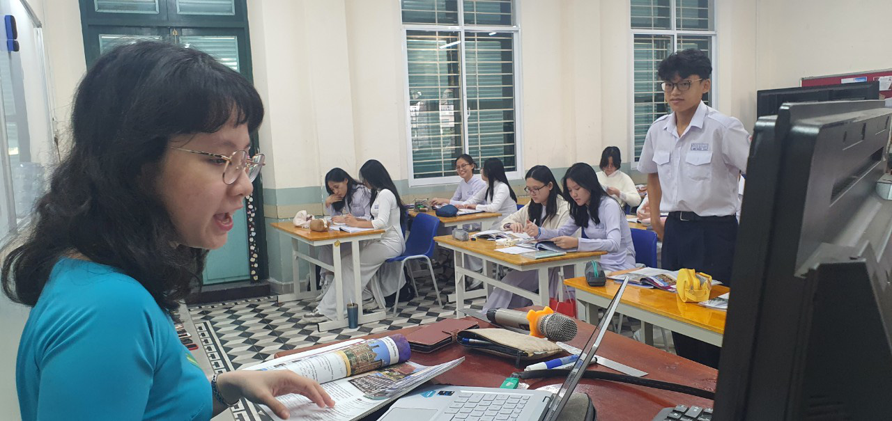 TP.HCM khảo sát năng lực hàng loạt học sinh để làm gì?- Ảnh 1. Một tiết học ngoại ngữ của học sinh lớp 11, Trường THPT Lê Quý Đôn, quận 3, TP.HCM. Sắp tới, những học sinh này sẽ làm bài khảo sát năng lực ngoại ngữ theo đề của Sở Giáo dục và Đào tạo TP - Ảnh: H.HG.
