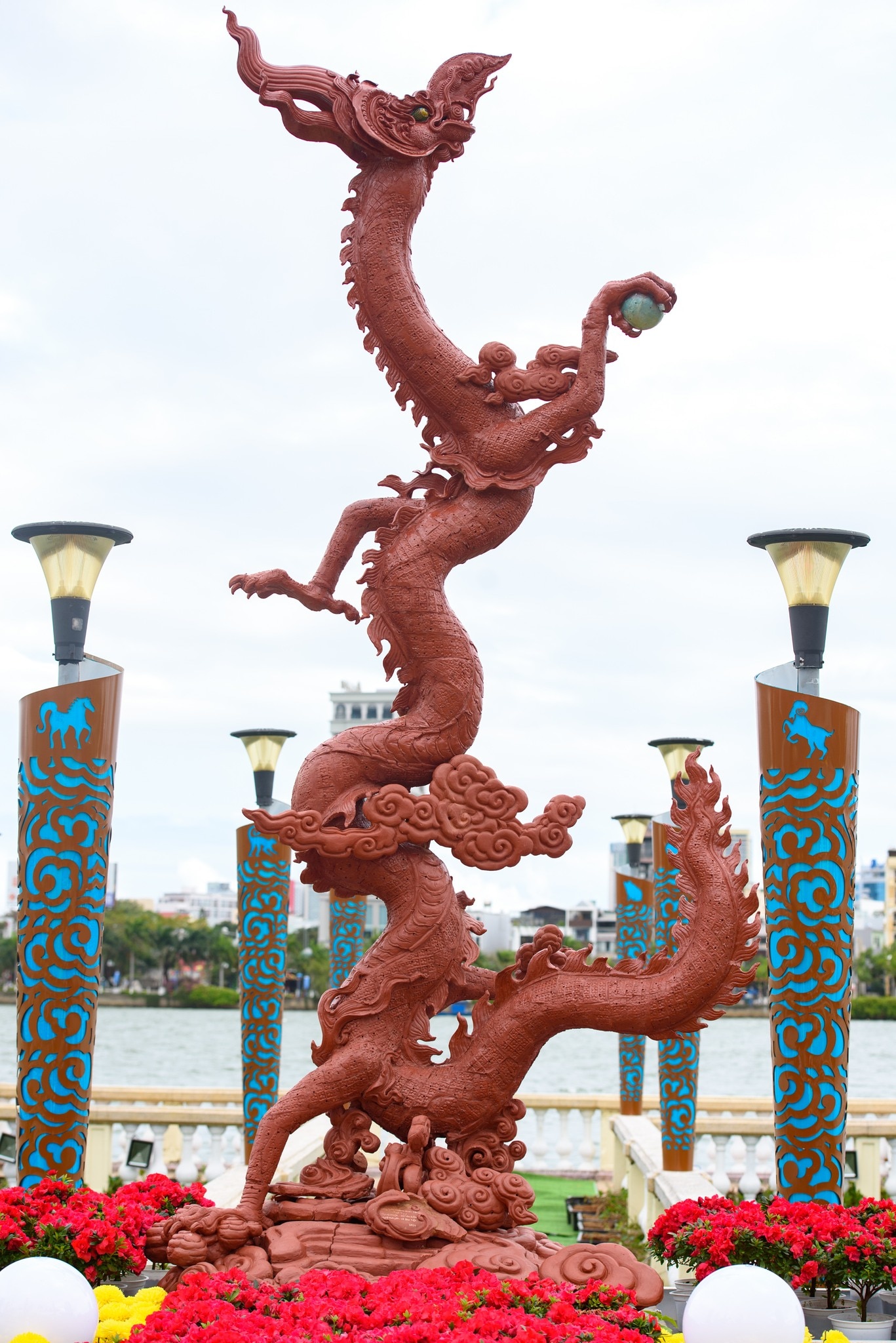Đà Nẵng: Tận dụng các tượng linh vật rồng trang trí công viên cảnh quan- Ảnh 1.
